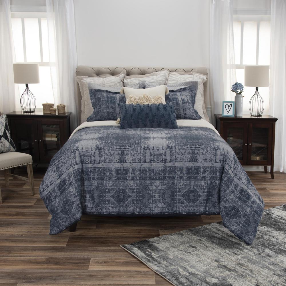 114" x 98" Duvet. Picture 5