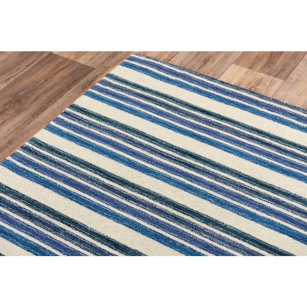 9' x 12' Hand-Tufted Rectangle Rug. Picture 3