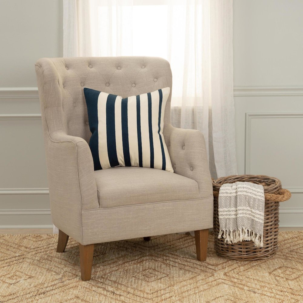 20"X20" 1 decorative pillow cover. Picture 2