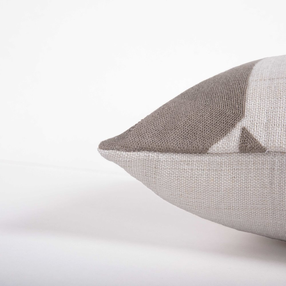 18" x 18" Pillow Cover. Picture 5