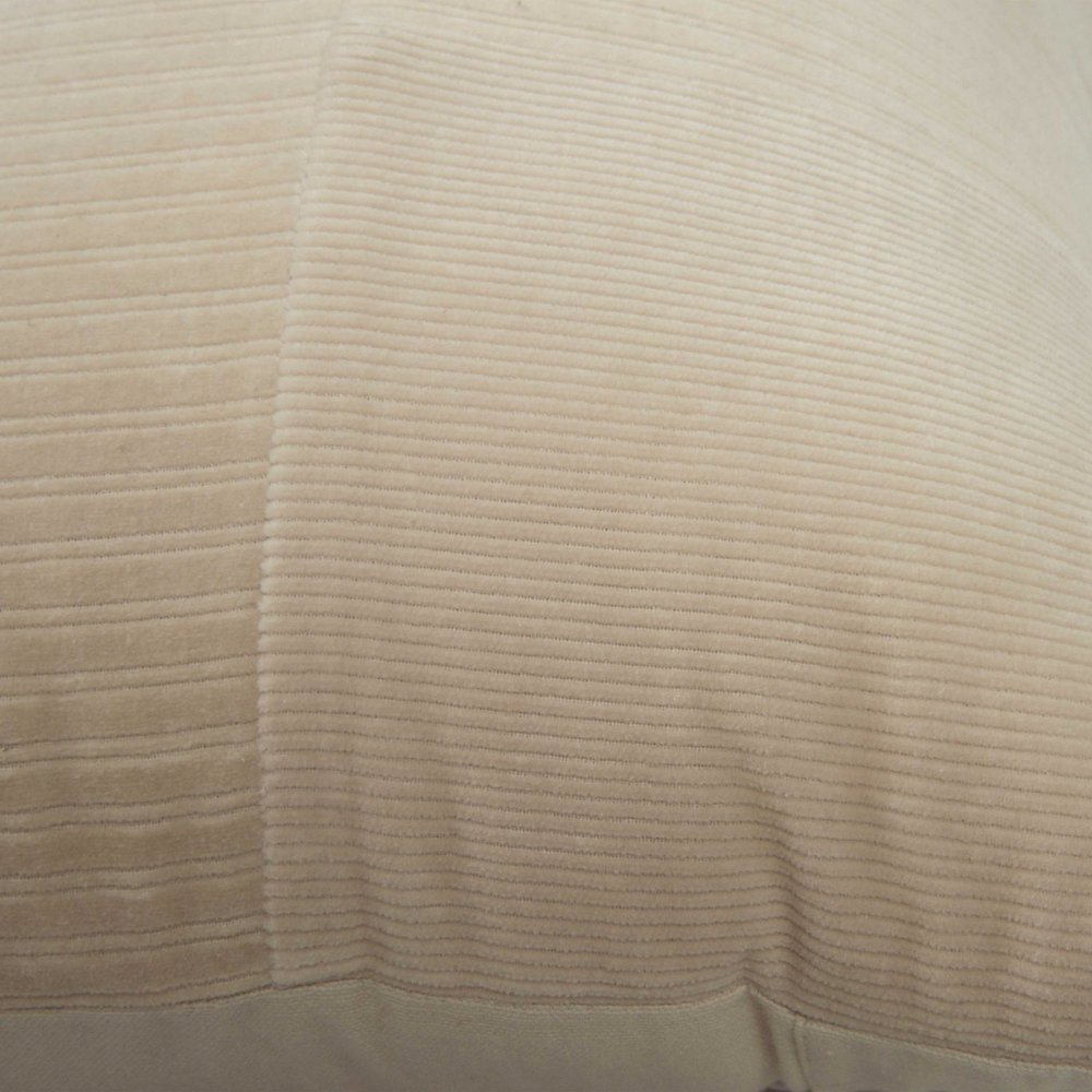 14" X 20" indoor pillow. Picture 2