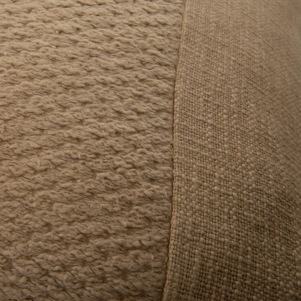 20"X20" INDOOR PILLOW. Picture 2