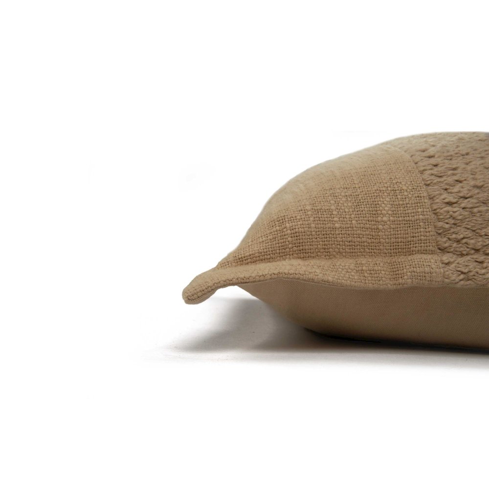 20"X20" INDOOR PILLOW. Picture 4