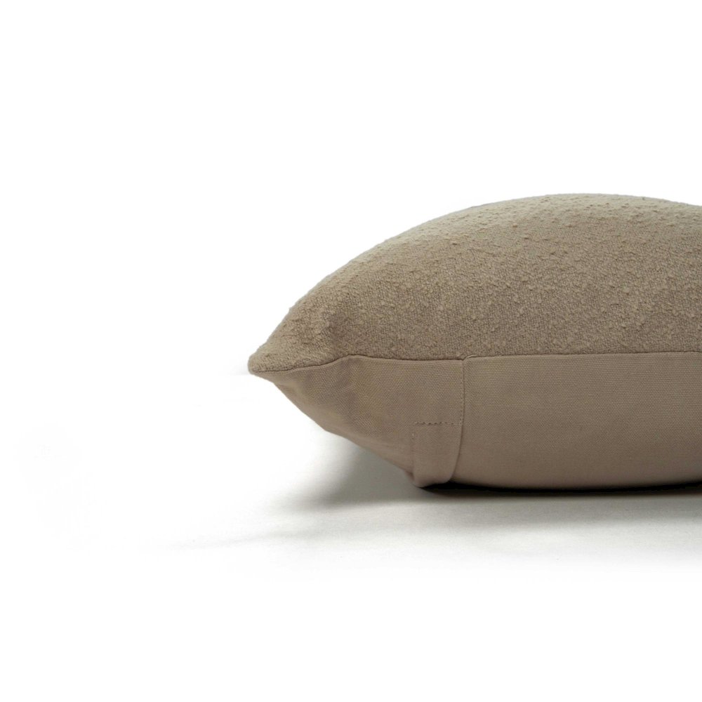14' X 26" INDOOR PILLOW. Picture 4