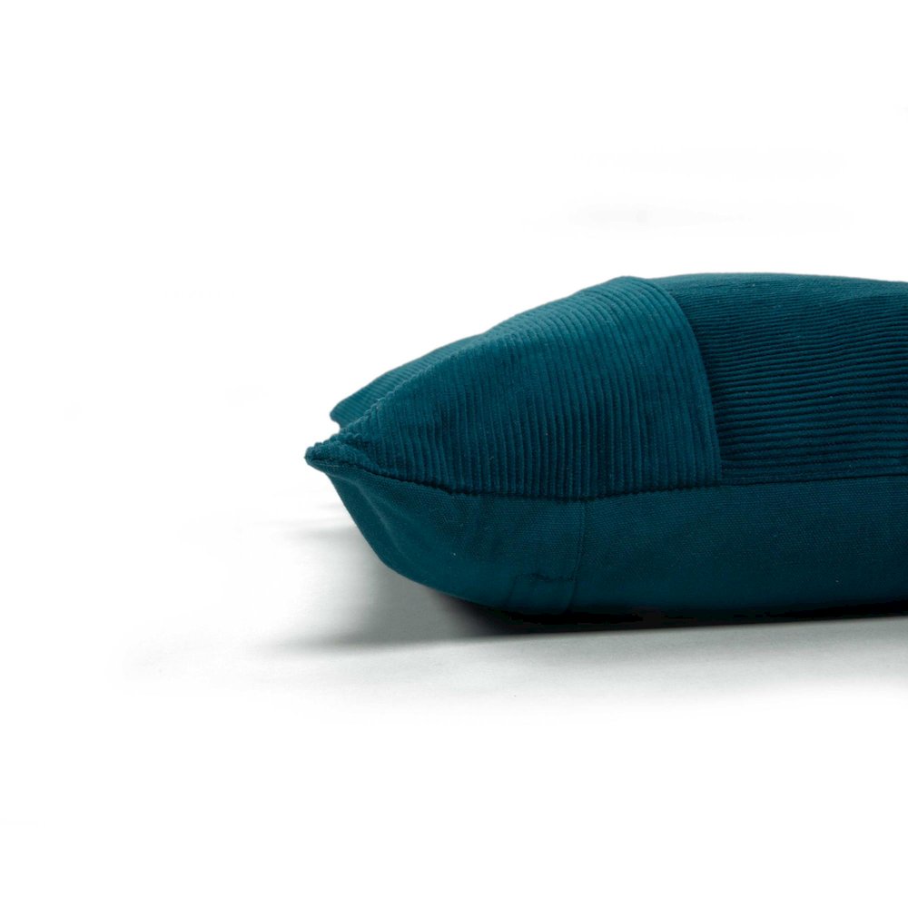 14"x26" indoor pillow. Picture 2