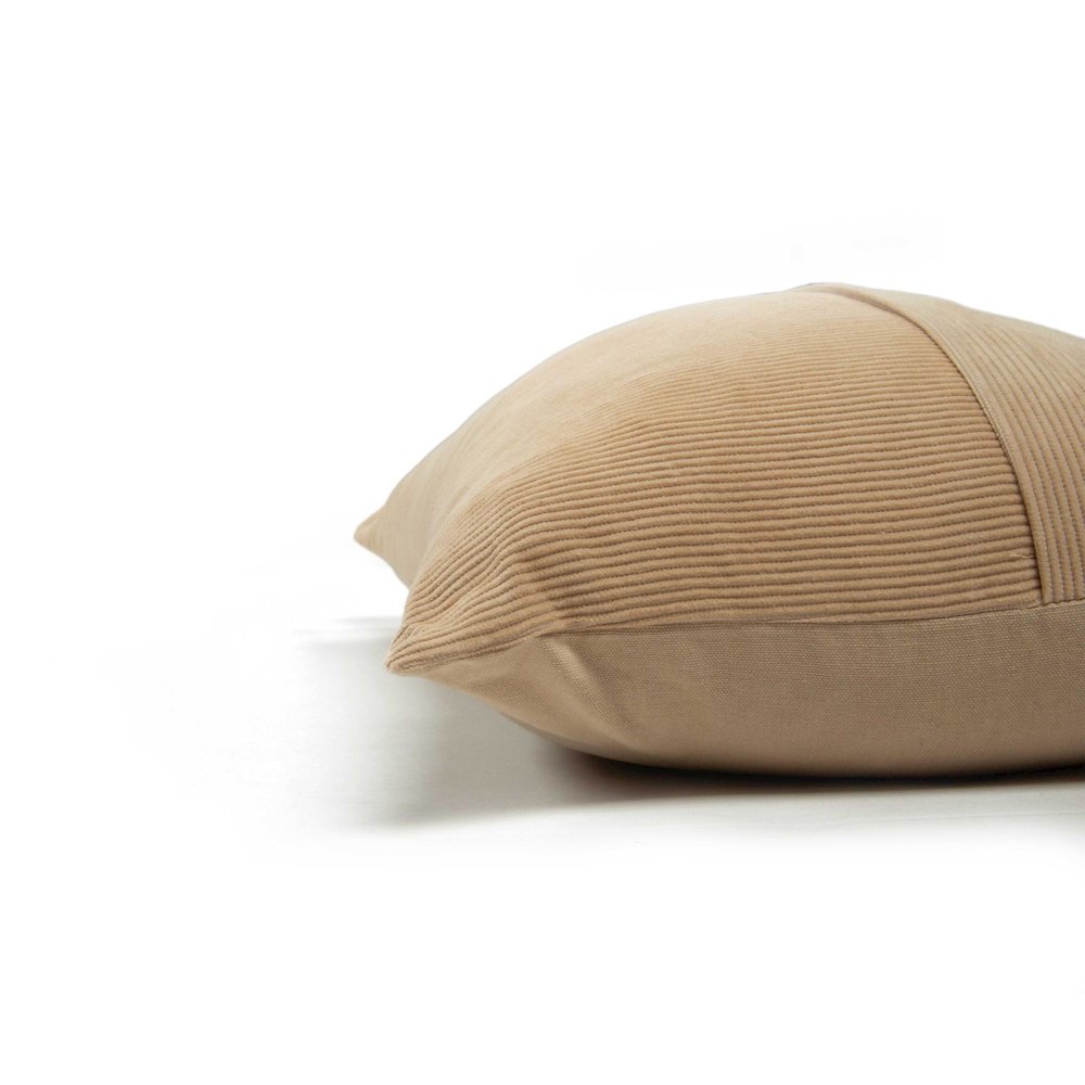14"x26" indoor pillow. Picture 2