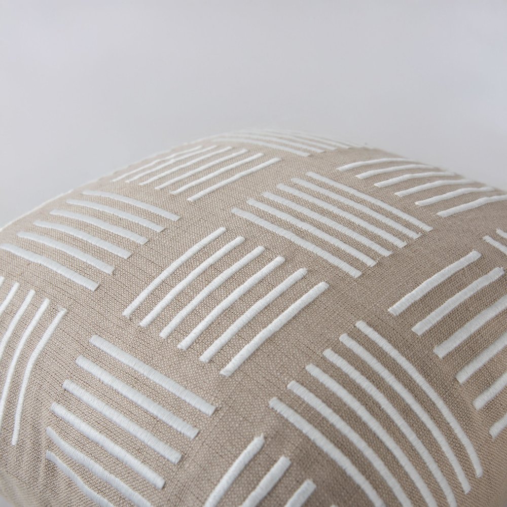 Transitional  20" x 20" Pillow Cover. Picture 3