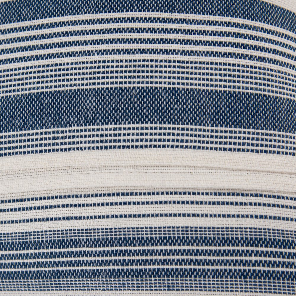 Traditional  20" x 20" Pillow Cover. Picture 4