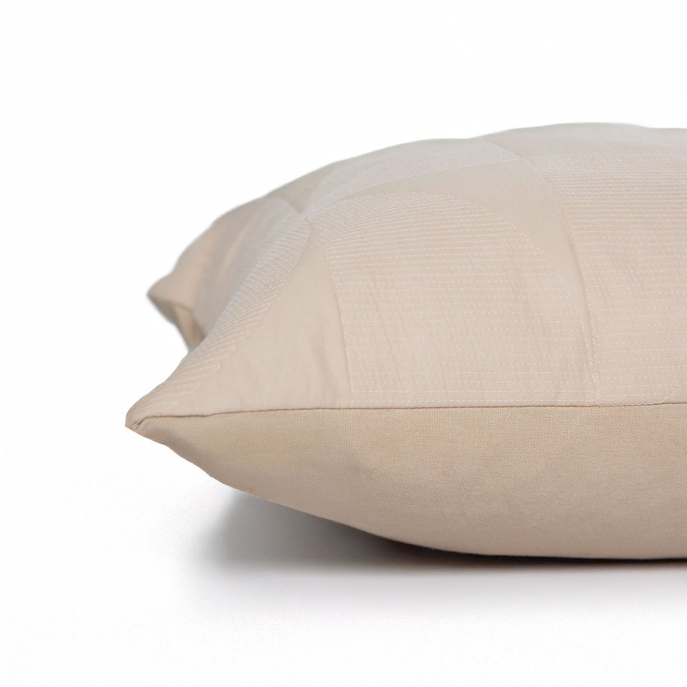 Traditional   18" x 18" Pillow Cover. Picture 5