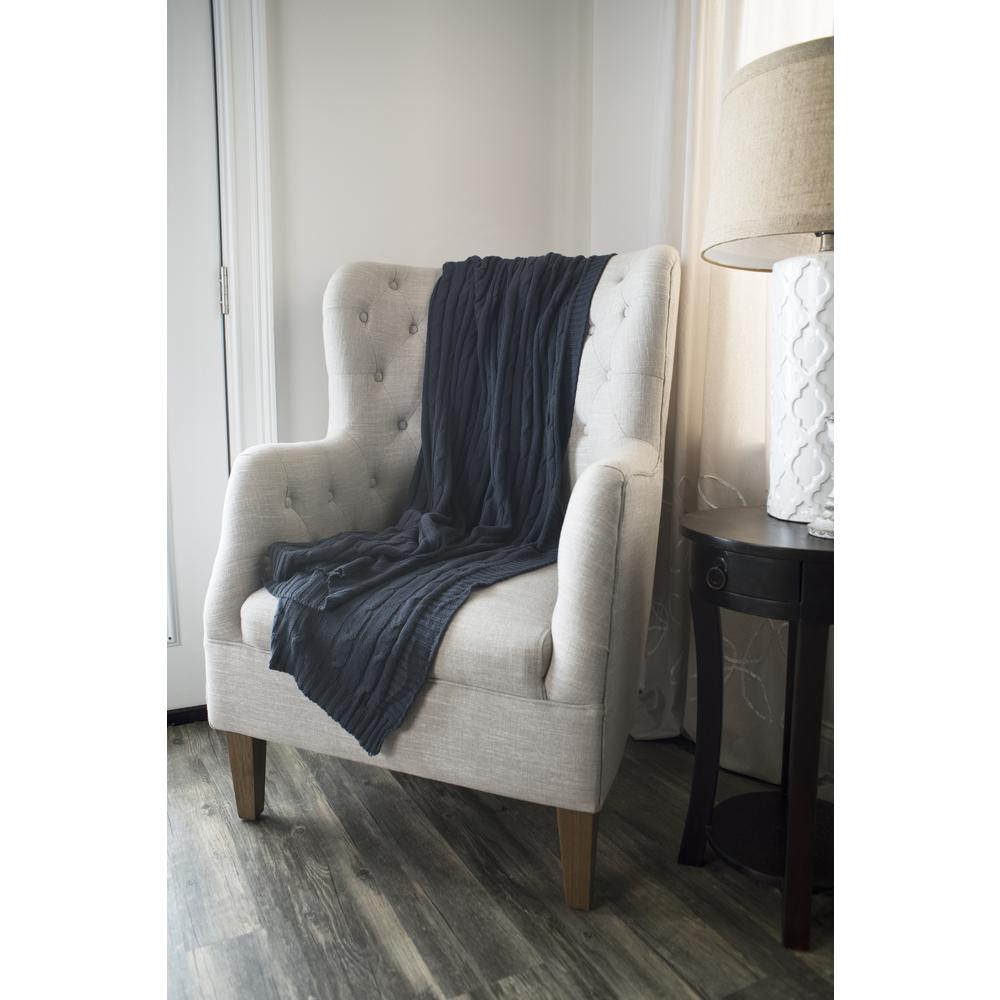 Rizzy Home 50" x 60" Throw- TH0147. Picture 3