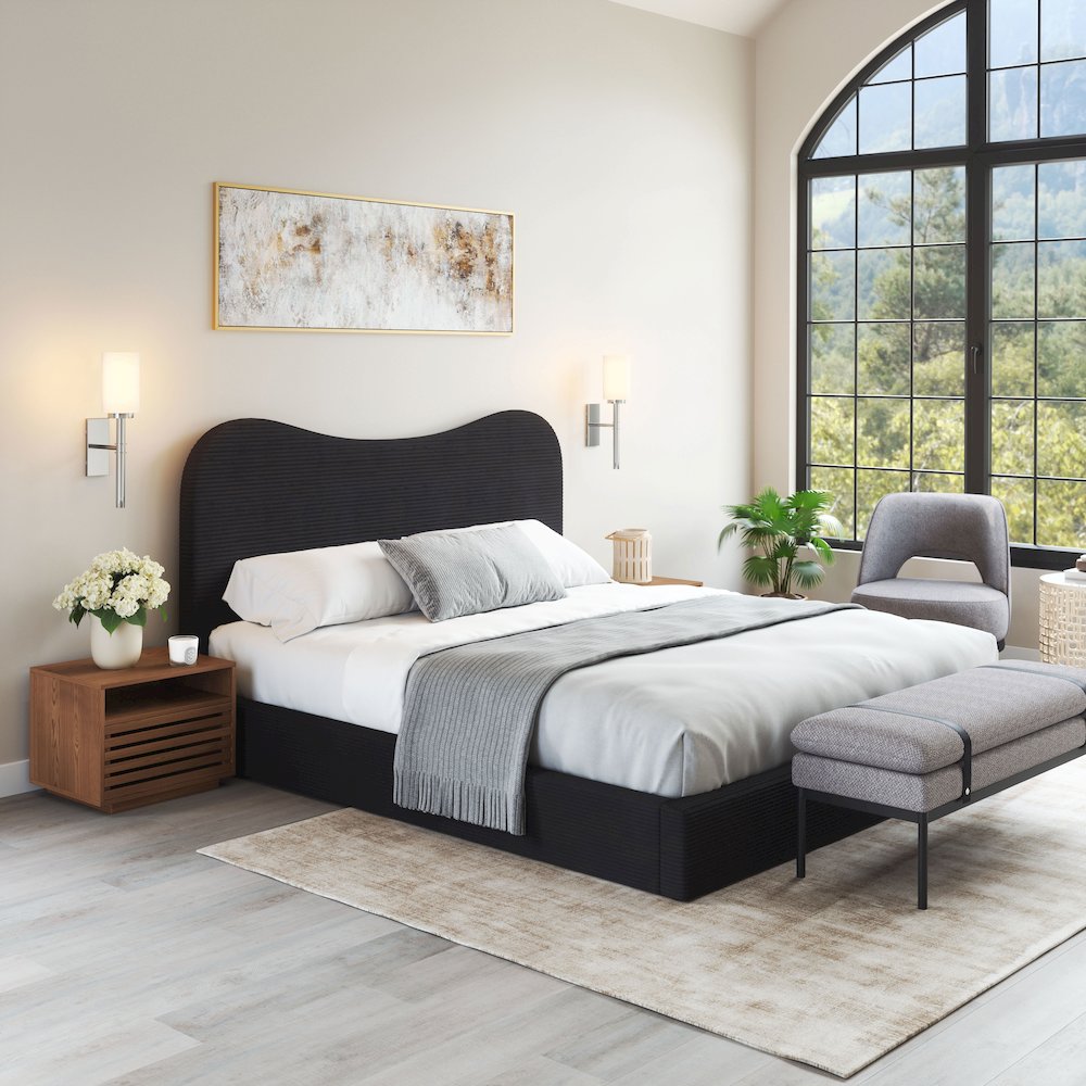 Sele King Bed Black. Picture 2