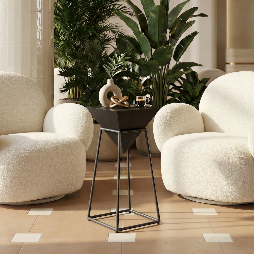 Pira Side Table Black. Picture 2