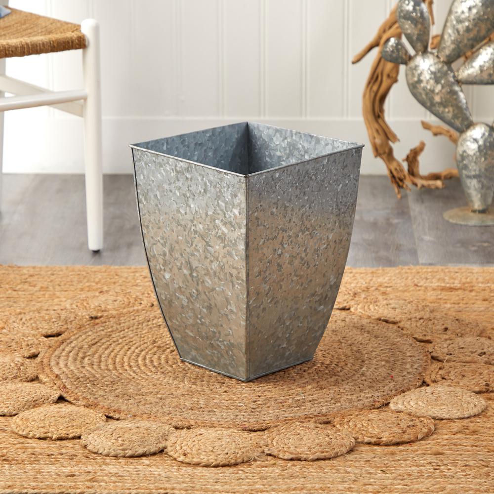 15in. Square Tin Planter. Picture 3