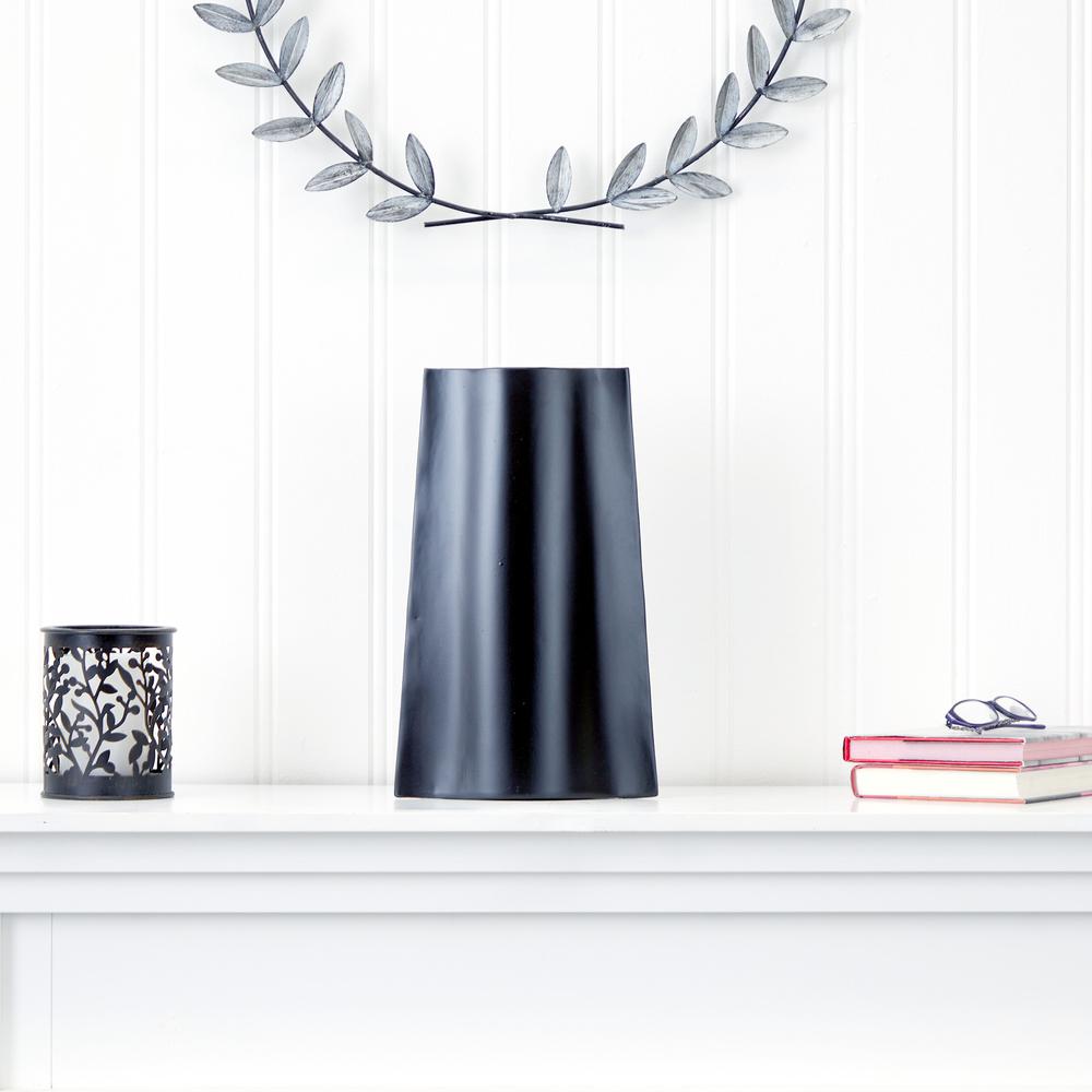 14in. Modern Metal Vase. Picture 3