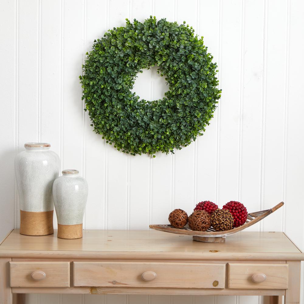 25in. Eucalyptus Artificial Wreath. Picture 2