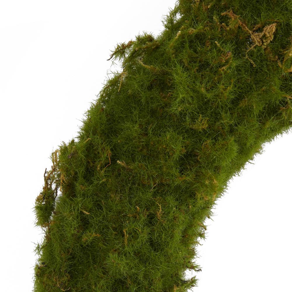 20in. Moss Artificial Wreath. Picture 3