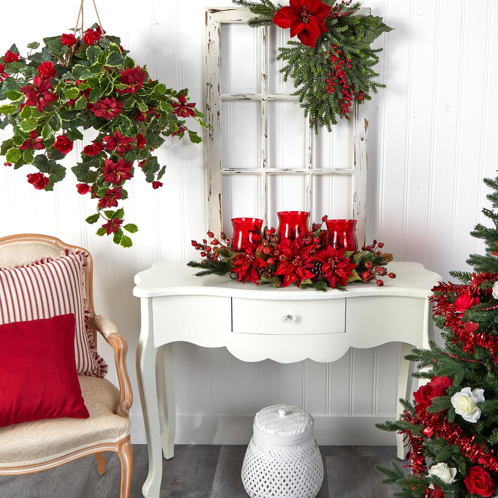Poinsettia & Berry Triple Candelabrum. Picture 3