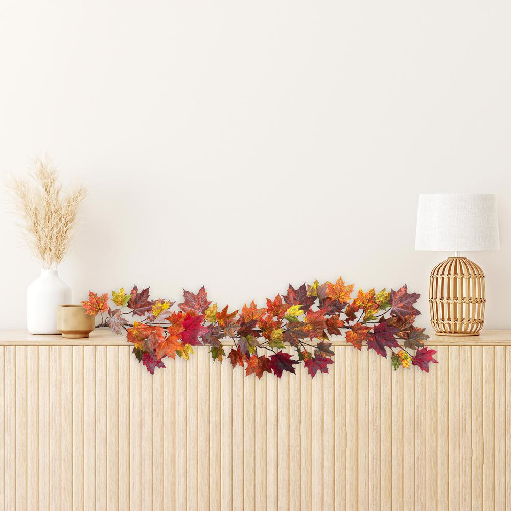 60in. Maple Leaf Garland. Picture 2
