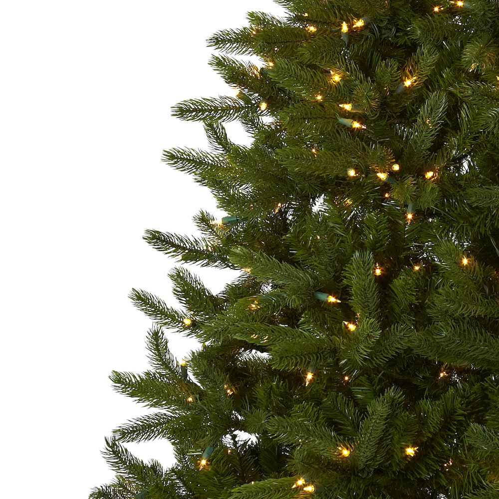 7.5ft. Rembrandt Christmas Tree with Clear Lights. Picture 2