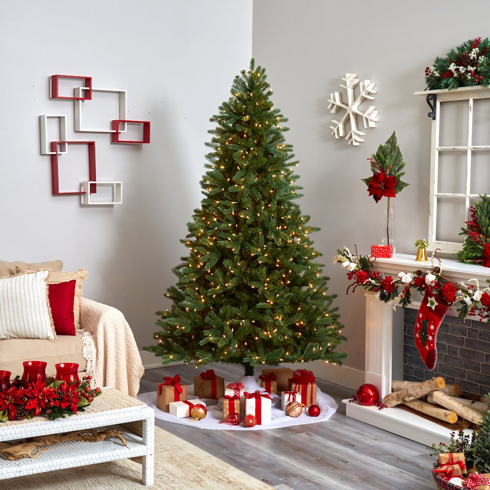 7.5ft. Rembrandt Christmas Tree with Clear Lights. Picture 7