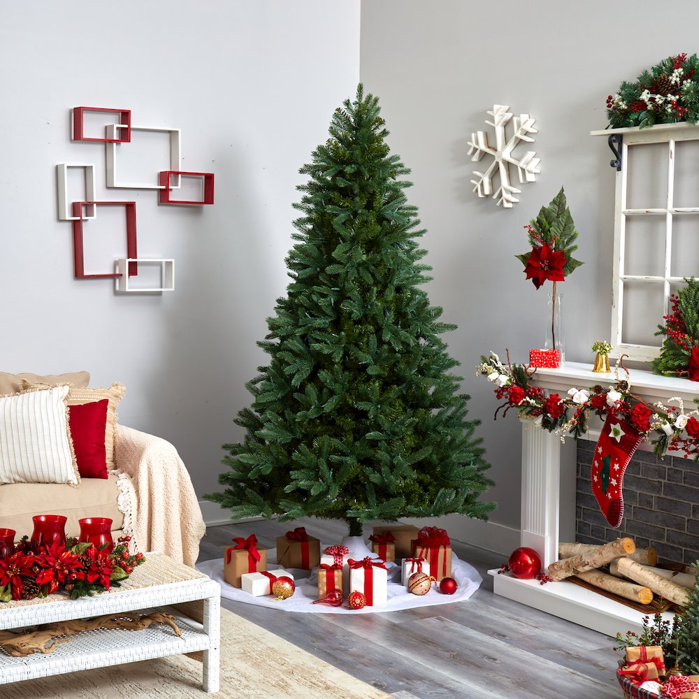 7.5ft. Rembrandt Christmas Tree with Clear Lights. Picture 8