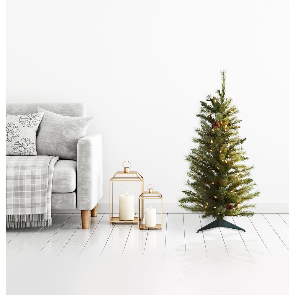 3ft. Christmas Tree with Pinecones & Clear Lights. Picture 5