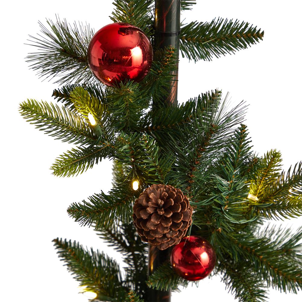 Holiday Decorated Lamp Post with Artificial Christmas Greenery. Picture 4