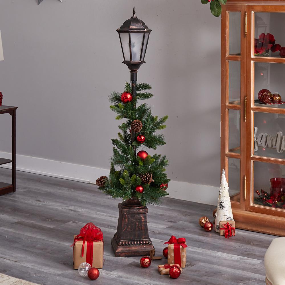 Holiday Decorated Lamp Post with Artificial Christmas Greenery. Picture 8