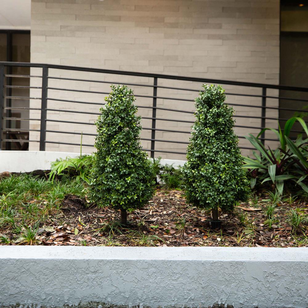Boxwood Plant with Integrated Ground Stake (Indoor/Outdoor) - Set of 2. Picture 6