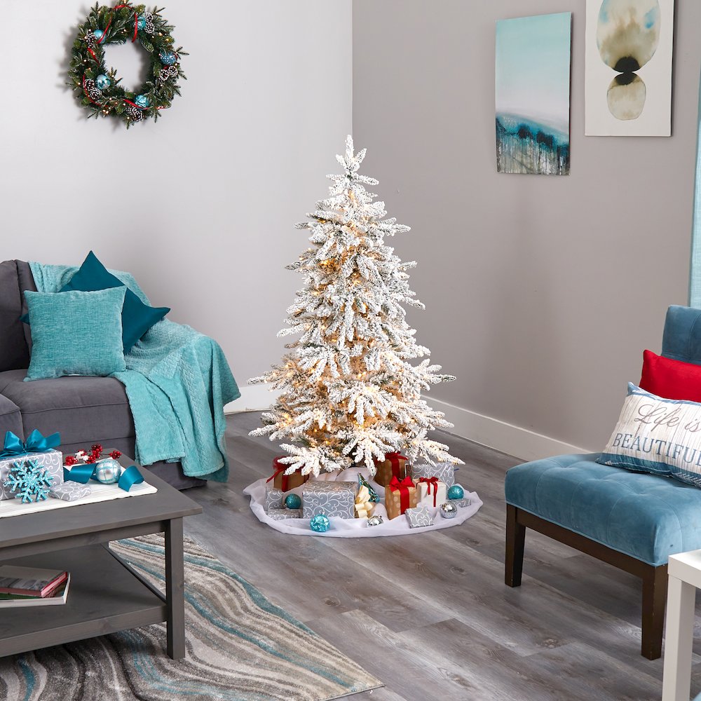 5ft. Flocked Grand Northern Rocky Fir Christmas Tree with 650 Warm LED Lights. Picture 8
