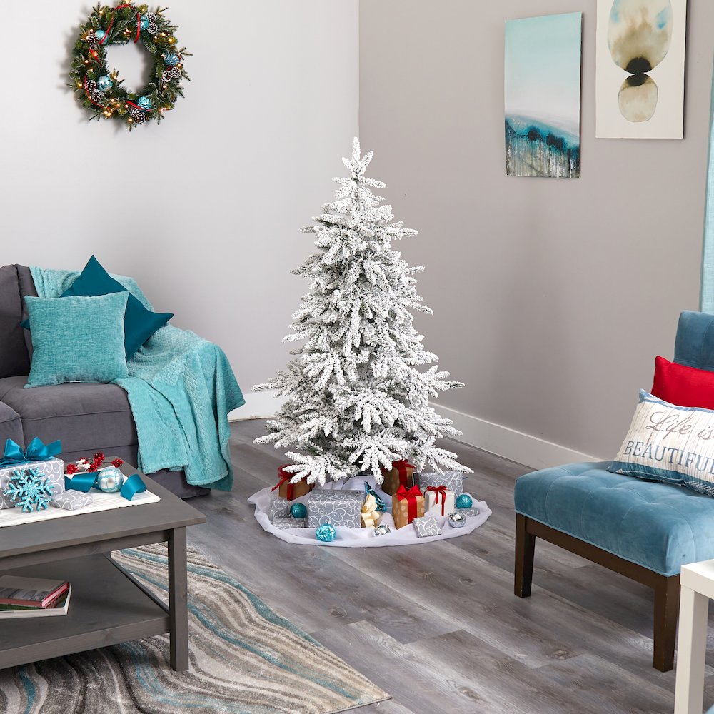 5ft. Flocked Grand Northern Rocky Fir Christmas Tree with 650 Warm LED Lights. Picture 9