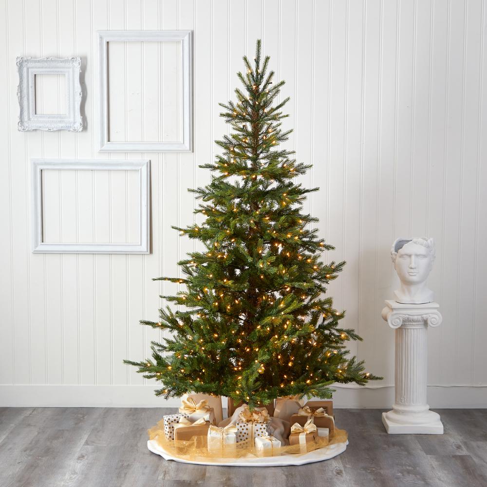 7ft. North Carolina Spruce Artificial Christmas Tree with 450 Clear Lights and 931 Bendable Branches. Picture 4