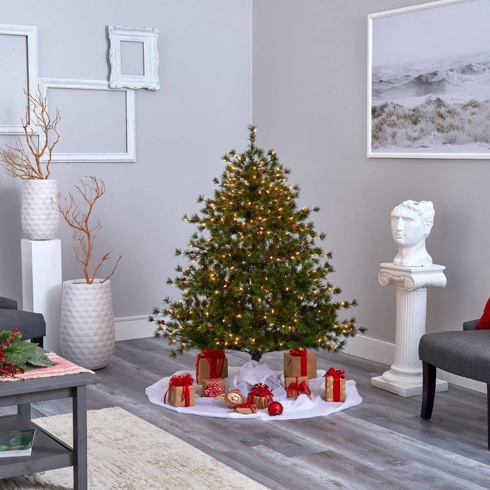 5ft. Colorado Mountain Pine Artificial Christmas Tree with 250 Clear Lights. Picture 6