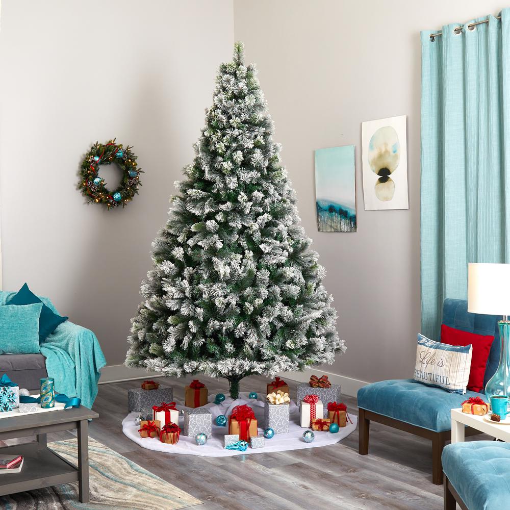 Flocked Oregon Pine Artificial Christmas Tree with 600 Clear Lights. Picture 7