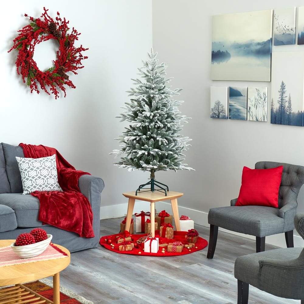 4.5ft. Flocked Manchester Spruce Artificial Christmas Tree with 100 Lights. Picture 7