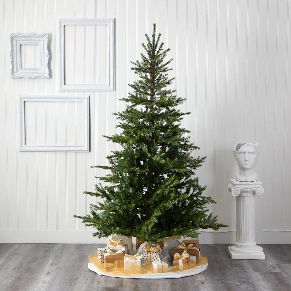 7ft. North Carolina Spruce Artificial Christmas Tree with 931 Bendable Branches. Picture 5