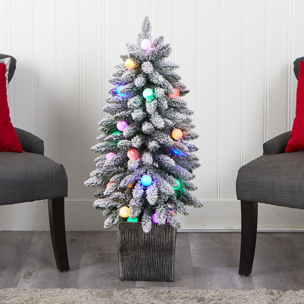 Flocked Highland Fir Artificial Christmas Tree with 127 Bendable Branches. Picture 7