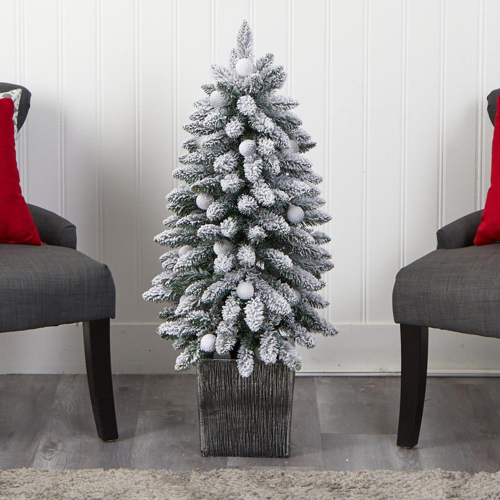 Flocked Highland Fir Artificial Christmas Tree with 127 Bendable Branches. Picture 8