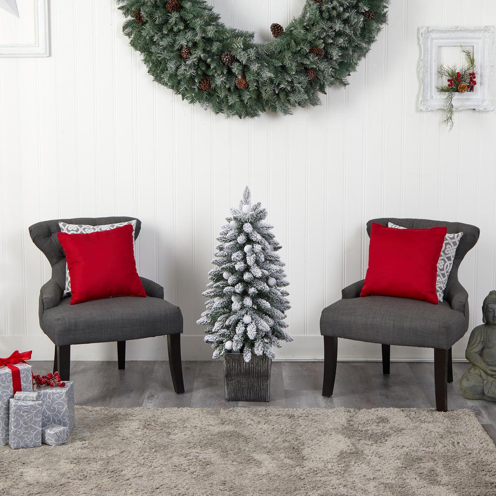 Flocked Highland Fir Artificial Christmas Tree with 127 Bendable Branches. Picture 10