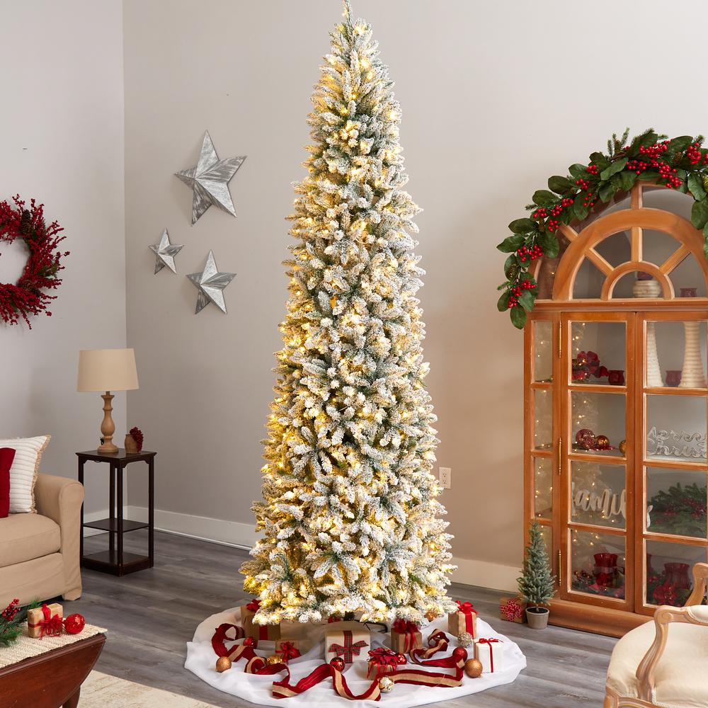 Flocked Montreal Fir Artificial Christmas Tree with 800 Warm White LED Lights. Picture 7