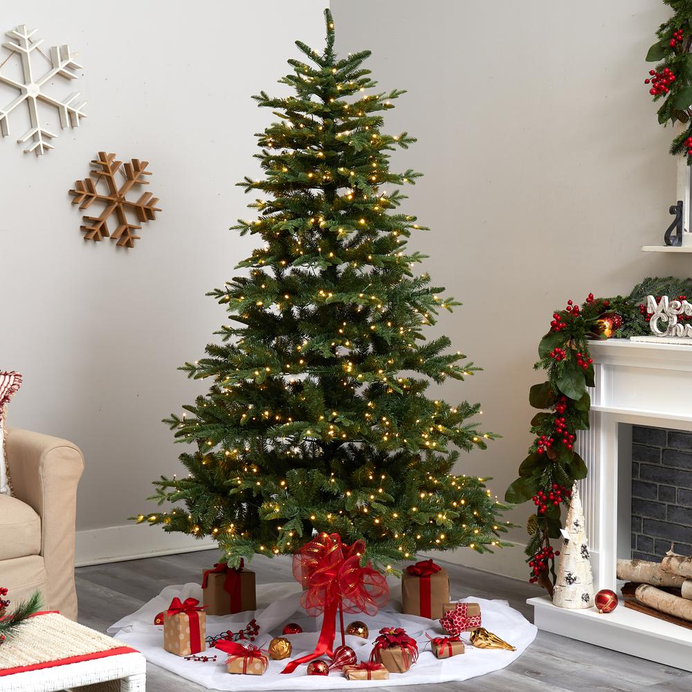 Montreal Spruce Artificial Christmas Tree with 650 Warm White LED Lights. Picture 7