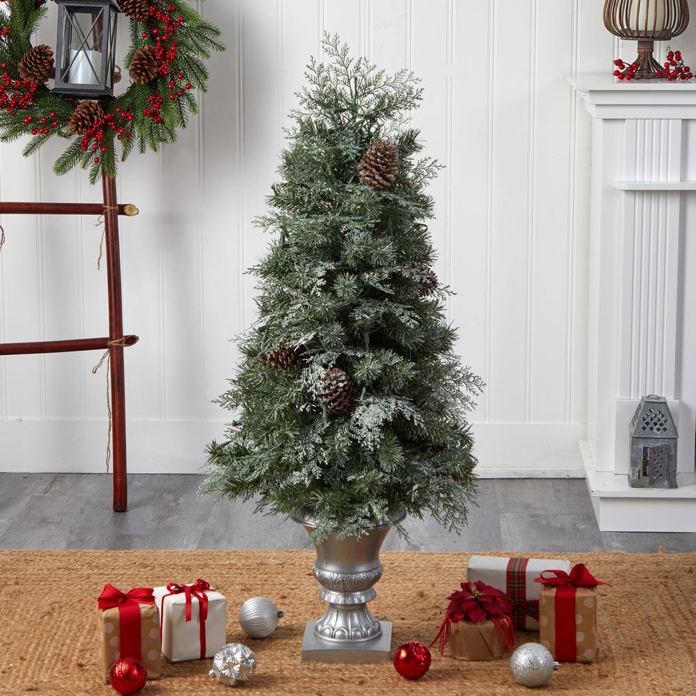 English Pine Artificial Christmas Tree with 100 Warm White LED Lights. Picture 8
