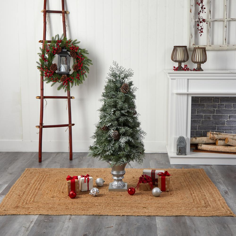 English Pine Artificial Christmas Tree with 100 Warm White LED Lights. Picture 10