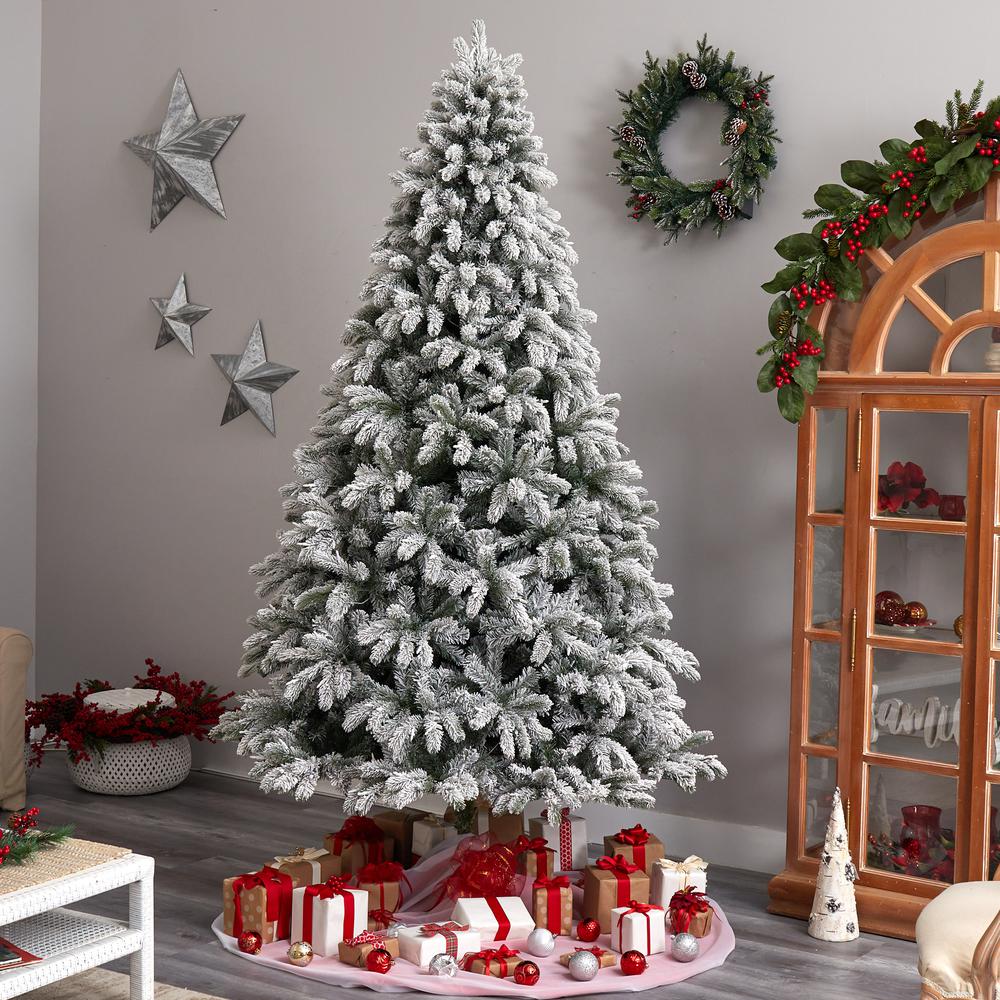 Flocked South Carolina Spruce Artificial Christmas Tree with 850 Clear Lights. Picture 8