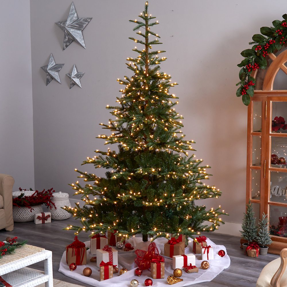 8ft. Layered Washington Spruce Artificial Christmas Tree with 650 Clear Lights. Picture 7