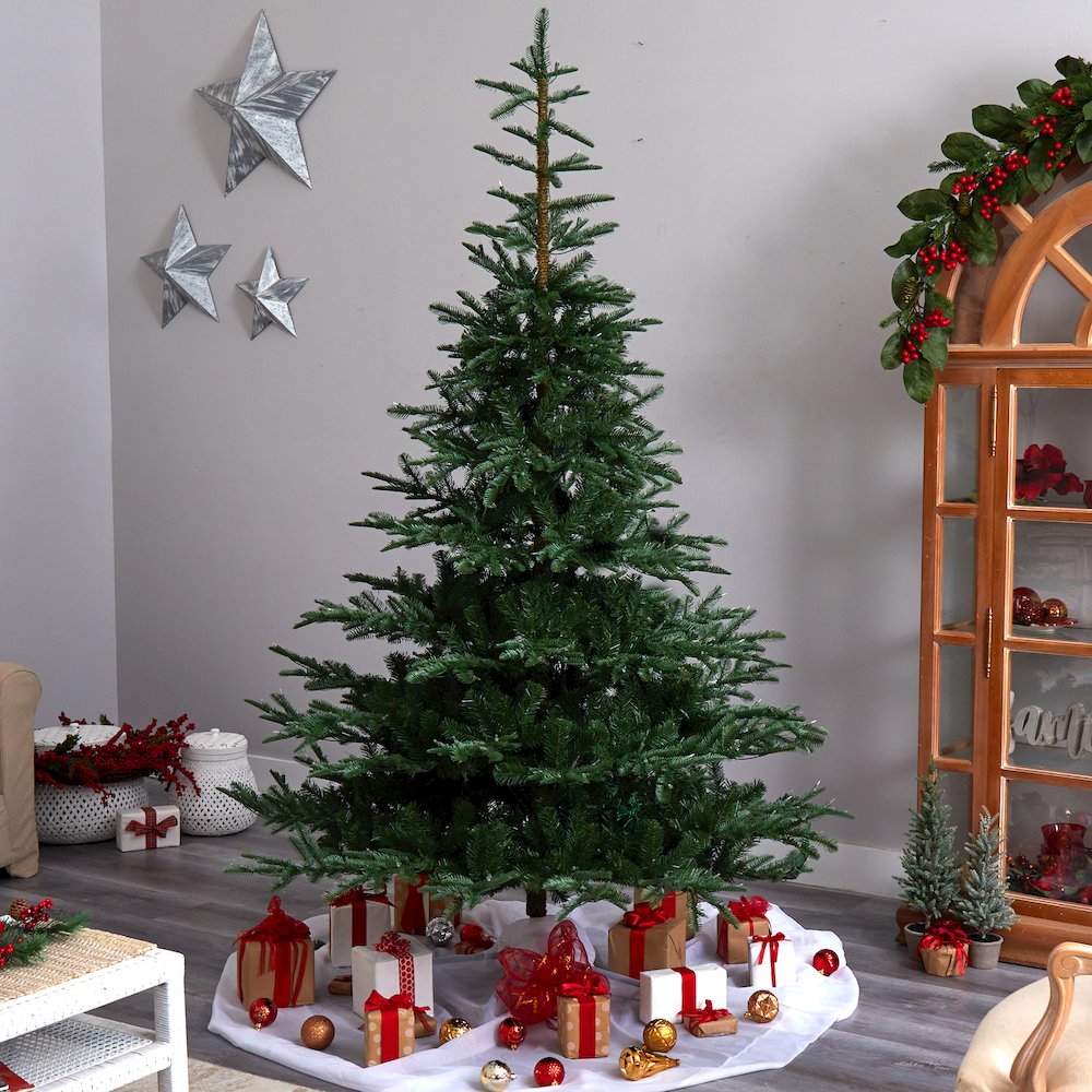 8ft. Layered Washington Spruce Artificial Christmas Tree with 650 Clear Lights. Picture 8