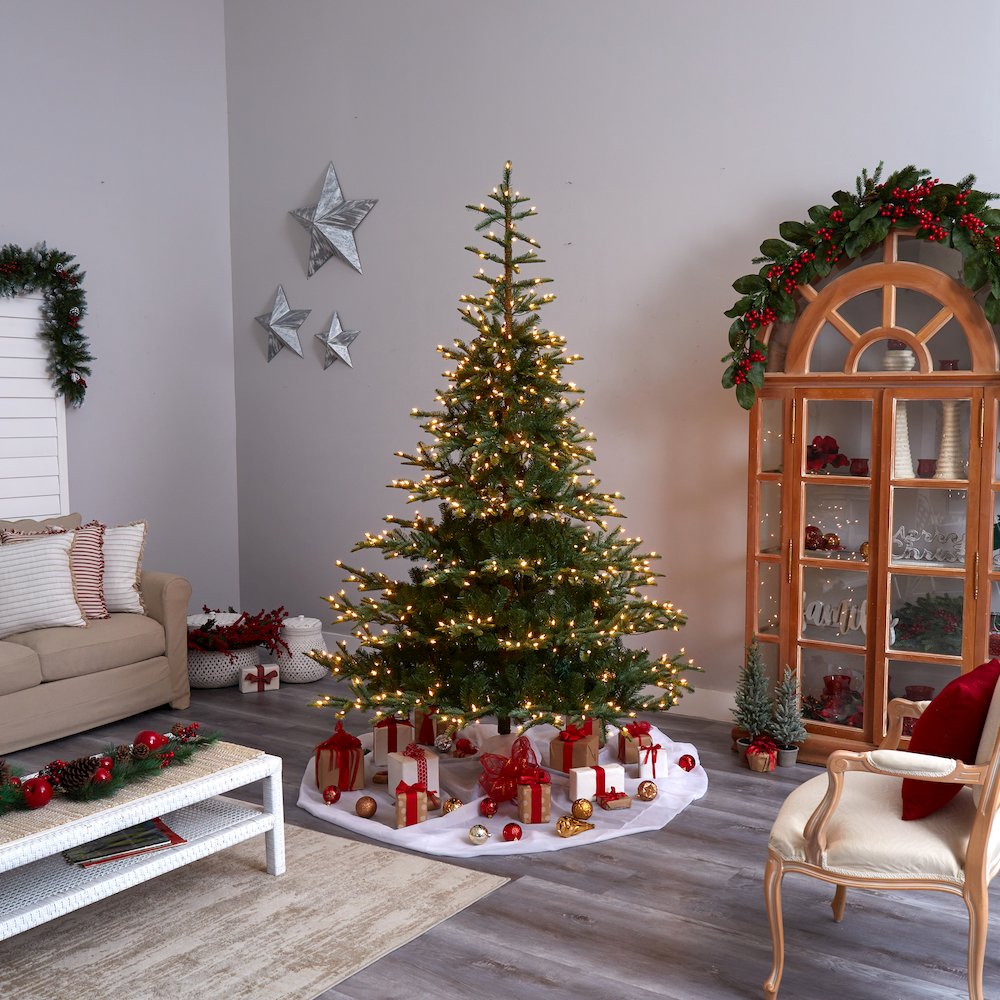 8ft. Layered Washington Spruce Artificial Christmas Tree with 650 Clear Lights. Picture 9