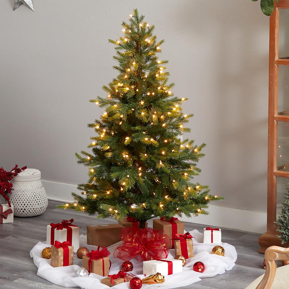 North Carolina Spruce Artificial Christmas Tree with 200 Clear Lights. Picture 7