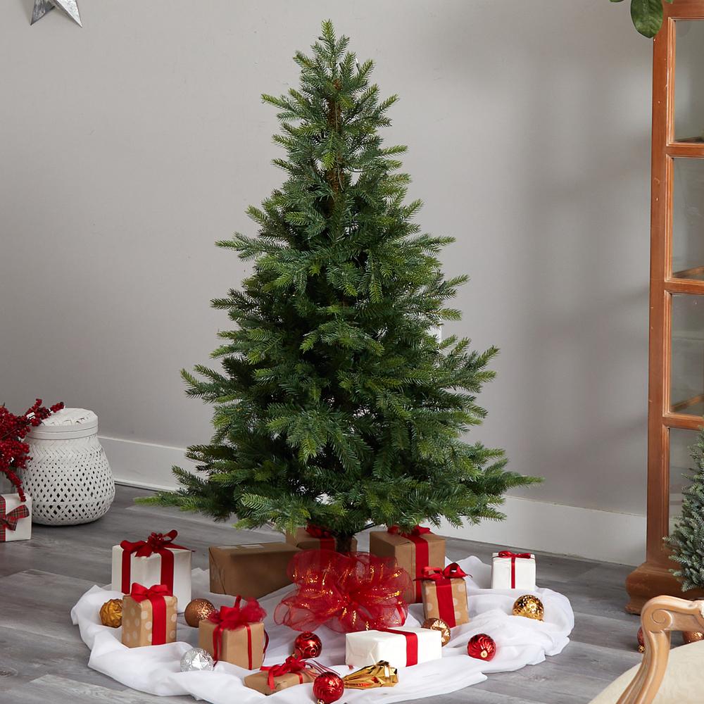 North Carolina Spruce Artificial Christmas Tree with 200 Clear Lights. Picture 8
