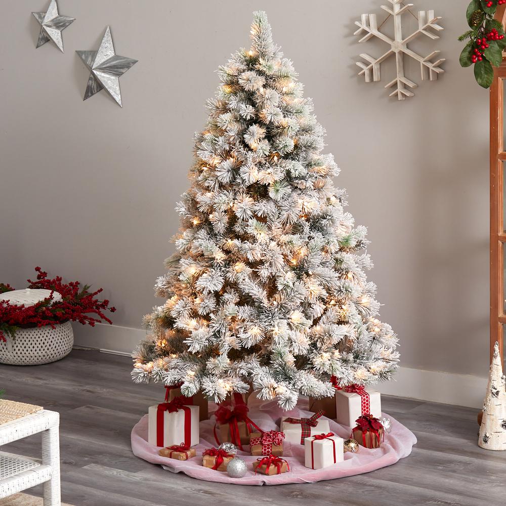 Flocked Oregon Pine Artificial Christmas Tree with 300 Clear Lights. Picture 7
